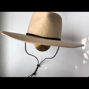 Small Wool wide brimmed hat